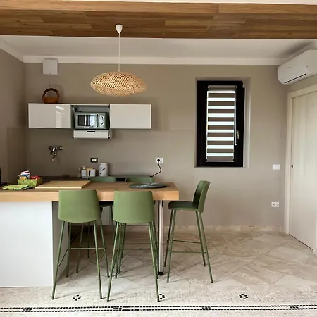 Літній будинок Mandalay & *