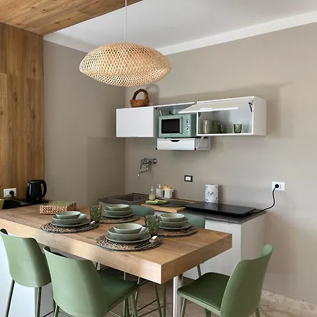 Літній будинок Mandalay & *