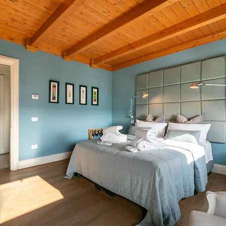 Mandalay & Літній будинок