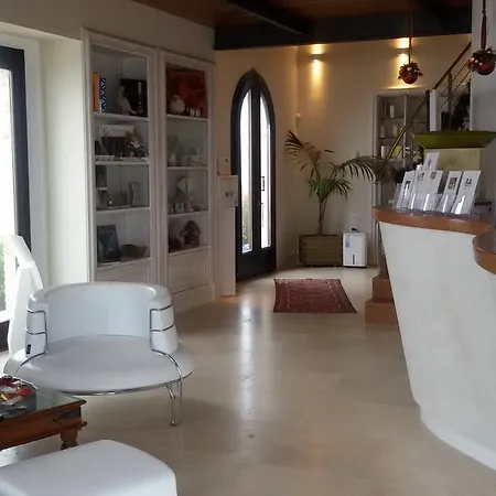 Літній будинок Mandalay & *