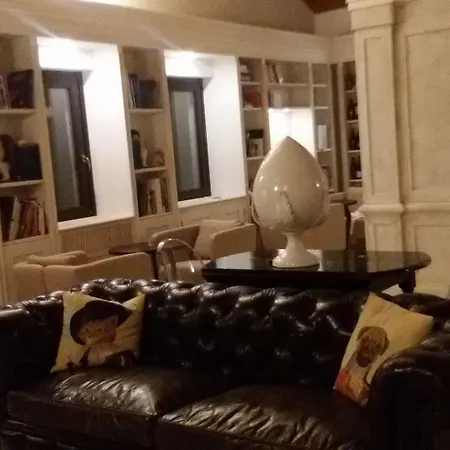 Mandalay & Літній будинок Сенігаллія