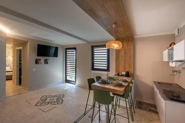 Venkovský dům Mandalay & *